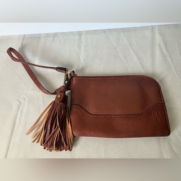 FRYE Paige Brown Textured Leather Wristlet Tassel Pull Two Side Zip Closure - Picture 1 of 6
